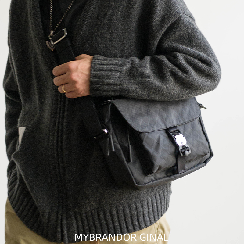 Mybrandoriginal Quick-Release Magnetic Buckle X-Pac Side Shoulder Bag Casual Commuter Bag Crossbody Bag 6L D3077