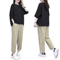 The suit is fashionable and foreign-style reducing age slimming and covering up the body. Two-piece summer suit with a complete set of fashionable suit for women in summer.