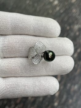 Glossy 10.3mm tahitian malachite green ring, seiko s925 rose style, shot in natural light