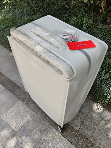 Чемодан, защитный чехол