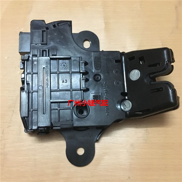 Roewe 950 thân khóa khối hành lý nắp khóa máy khóa cửa cơ chế khóa điều khiển trung tâm phụ tùng ô tô gốc đồ chơi phụ kiện ô tô
