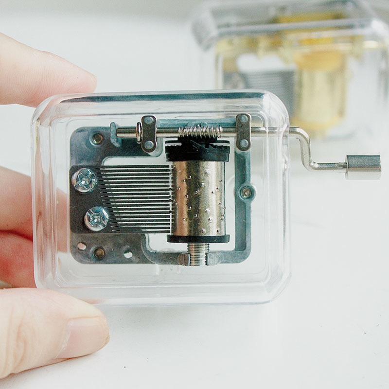 Hand shake 18 music box eight - sound box for boys and girls birthday children's Valentine Christmas gift