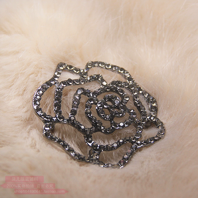 Thời trang Hàn Quốc Trâm Nữ Khăn quàng cổ rhinestone Trâm hoa hồng ba màu Trâm Trâm Trâm Pin cổ áo - Trâm cài