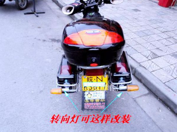 Bên hộp nhà máy sản xuất trực tiếp hoàng tử xe bên hộp xe gắn máy treo hộp phía sau hộp sửa đổi xe gắn máy trở lại hộp với dẫn đèn thùng sau xe máy nhỏ gọn