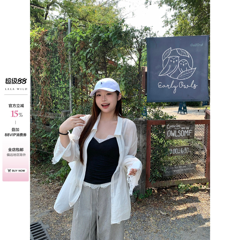 Wild Spicy Style, Misty Island Vibe, Slightly Chubby Girl, White Long-Sleeved Cool Lace-Trimmed Shirt, Loose Plus-Size Top Wild Spicy Style, Misty Island Vibe, Slightly Chubby Girl, White Long-Sleeved Cool Lace-Trimmed Shirt, Loose Plus-Size Top