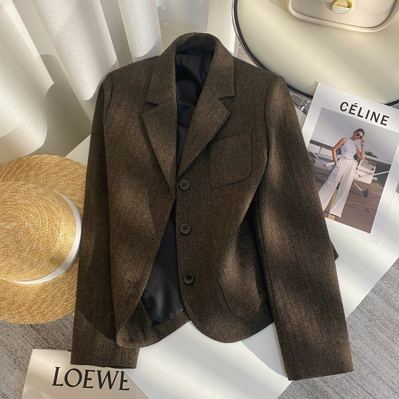 Brown Woolen Blazer for Women 2026 Spring and Autumn New High-End Design Niche Street Style Elegant Small Suit Brown Woolen Blazer for Women 2026 Spring and Autumn New High-End Design Niche Street Style Elegant Small Suit
