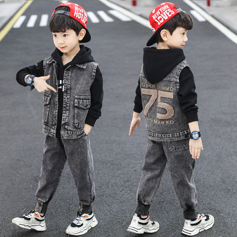 Boys' autumn clothes 2022 new suits in the big boys' spring and autumn style boys handsome plus velvet clothes children's sports trend