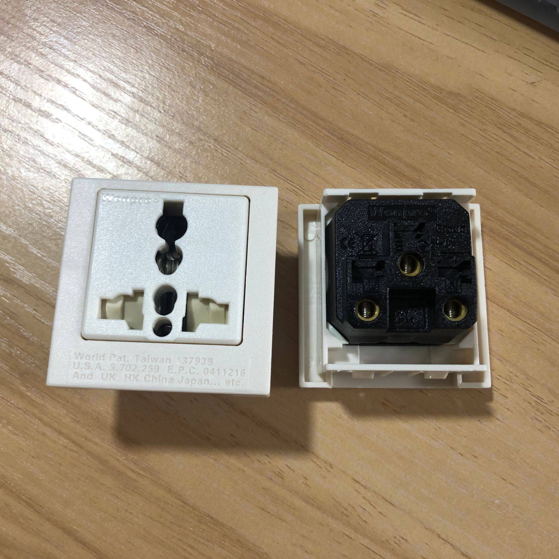 Wonpro does not fall BSF-RNH4T a three-hole power socket industrial embedded card type 20250V screw