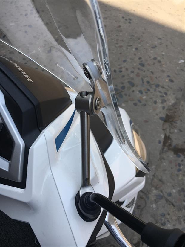 Honda chia dòng 125 Yamaha nhanh Eagle 125 xe tay ga điện phía trước kính chắn gió xe máy phổ quát kính chắn gió - Kính chắn gió trước xe gắn máy kính chắn gió moto