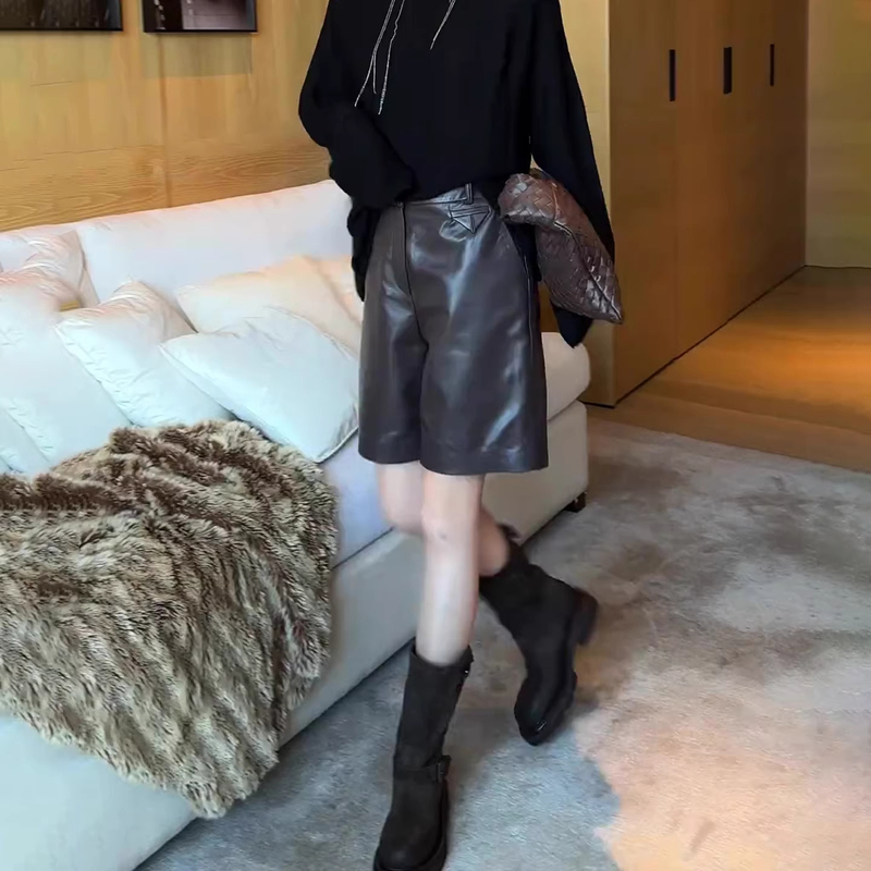 Plus-Size Women's New Trendy Leather Pants, Sheepskin Short Casual Pants, Loose Fit, Slimming, Versatile, Five-Point Straight-Leg Pants Plus-Size Women's New Trendy Leather Pants, Sheepskin Short Casual Pants, Loose Fit, Slimming, Versatile, Five-Point Straight-Leg Pants