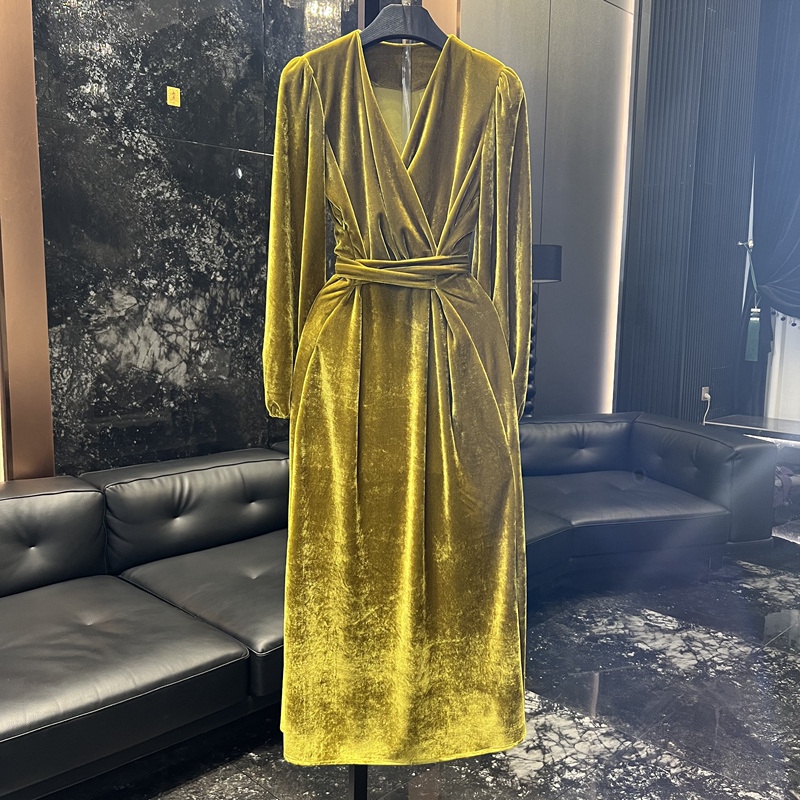 2025 Four-Season Ginger Yellow V-Neck Tie-Up Commuter Dress with a Slimming Effect