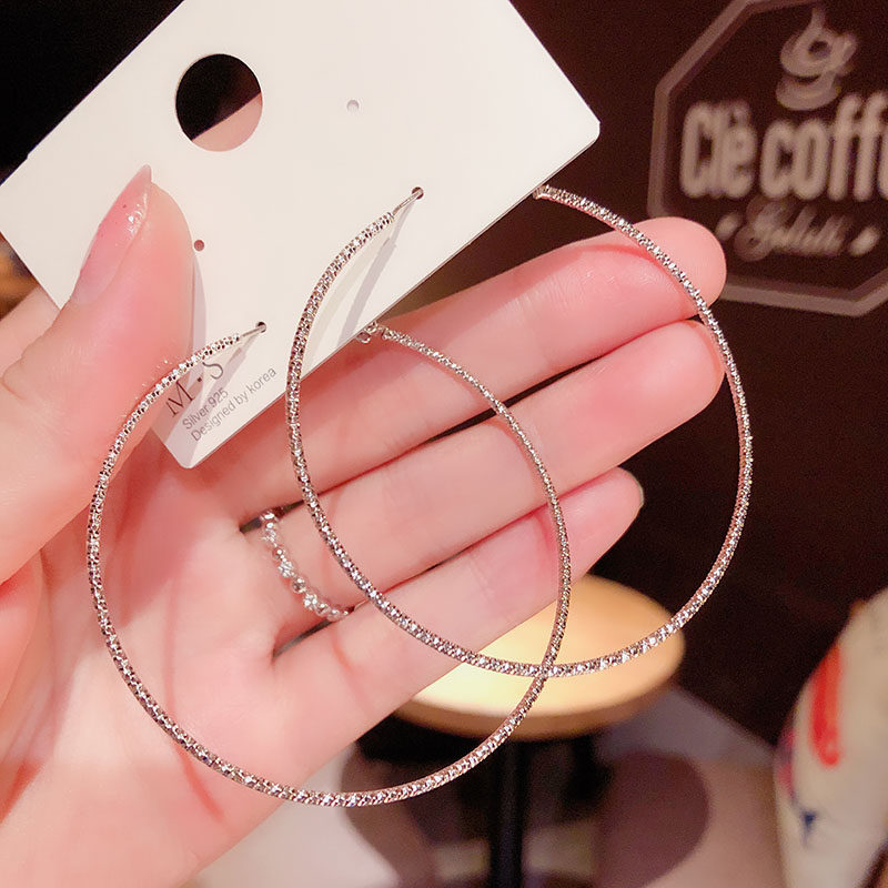 South Korea's Dongdai Gate large circular earrings 2022 new tide of personality exaggerated temperament appears thin silver needle earrings