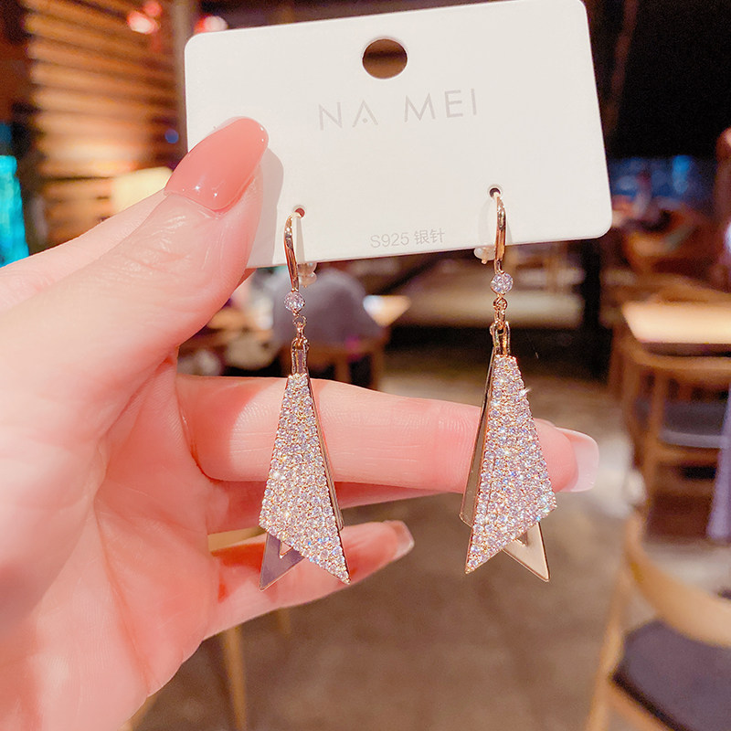 South Korea East Gate Full Drill Triangle Earrings Woman 2022 New Wave Temperament Net Red Superior Ear Hook Earrings Earrings Earrings