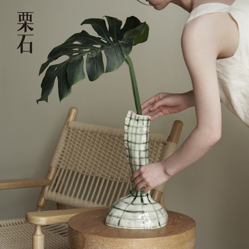 Lishishi【Qingqiu】Colorful Hand-Painted Ceramic Art Vase Modern Creative Living Room Homestay Dining Table Flower Arrangement Ornament Lishishi【Qingqiu】Colorful Hand-Painted Ceramic Art Vase Modern Creative Living Room Homestay Dining Table Flower Arrangement Ornament