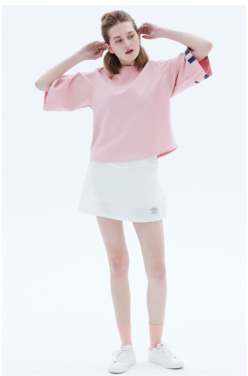Umbro UMBRO của phụ nữ rung mạng âm thanh màu đỏ thể thao và giải trí Váy của phụ nữ màu rắn xếp nếp Một từ váy thể thao váy trắng nữ quần áo the thao nữ ngắn