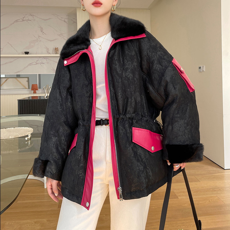 The long - term magnitude retro - tissue jacket of white velvet feather feather in 2022 - winter mink collar fur