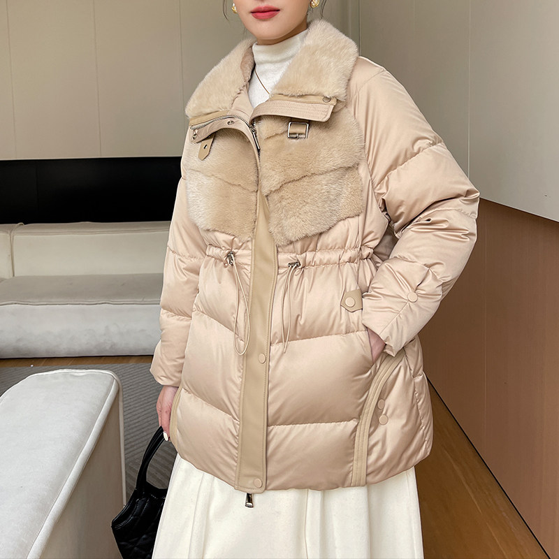 High - end white velvet feather feather feather in the middle of the long waist - lean 2022 winter new mink fur coat