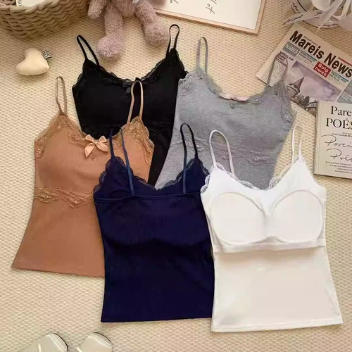 Кружевной приталенный топ с чашечками с бантиком, эффект подтяжки