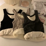 Демисезонная утепленная цветная майка топ с круглым воротником без рукавов, облегающий крой