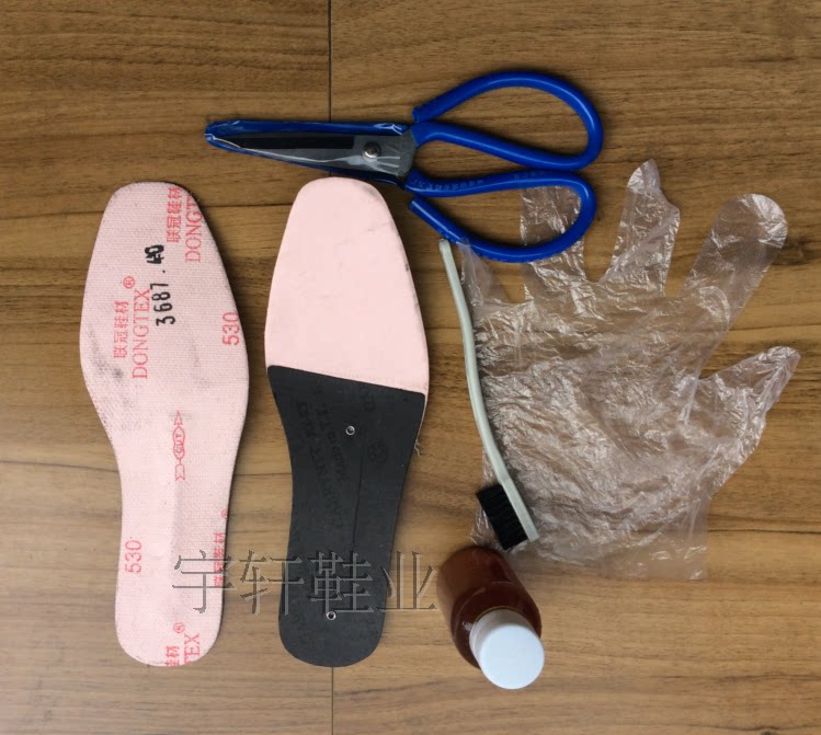 Ground mat forming wood pulp midsole manganese steel steel bar rear hardboard integrated forming midsole insole insole shoes material in men's shoes