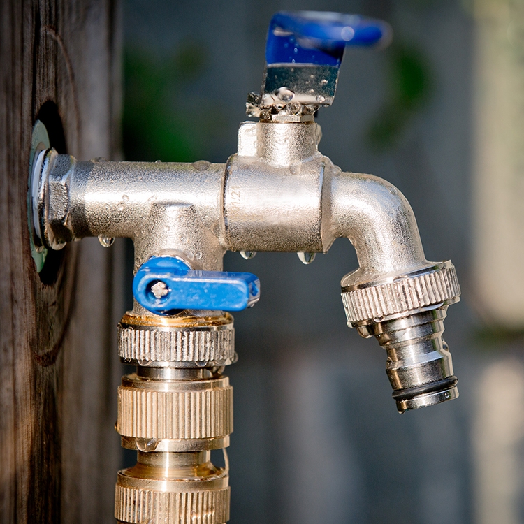 Brass ball valve core double with one-in-two-out retro tap antifreeze sunscreen thickening fast open 40% into the wall single cold