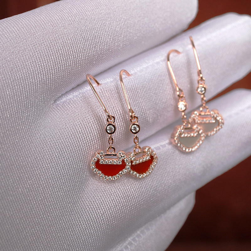 18K rose gold import mosanstone group inlaid with red Manau Ruyi lock ear hook earrings AU750 white Sichuan fritillary ear decoration female