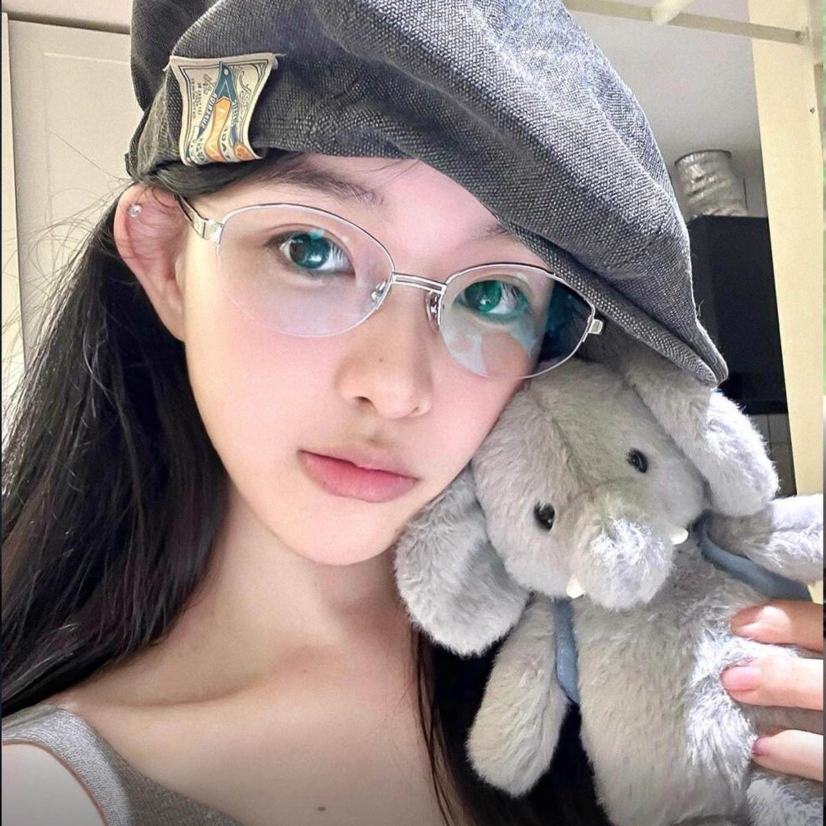 Old Money Style Half-Frame Glasses for Nearsighted Women, Customizable Prescription, High-Tech Oval Shape, Slimming, Gray Series, Korean Style, Gold Wire, Natural Look