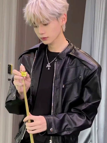 Короткая осенняя куртка, наплечники, в американском стиле, изысканный стиль