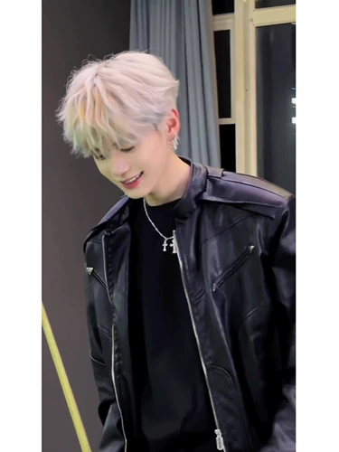 Короткая осенняя куртка, наплечники, в американском стиле, изысканный стиль