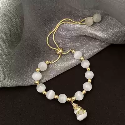 Cat's eye stone crystal hands ins niche design cold wind temperament girlfriends light luxury senior sense exquisite hand decoration