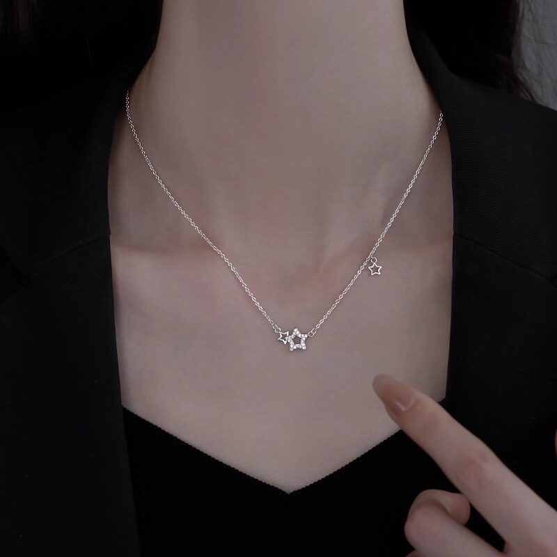 女性用スターリングシルバー製星型ネックレス、2026年新作、人気のニッチファッション鎖骨チェーン、精巧でエレガントなネックチェーン。