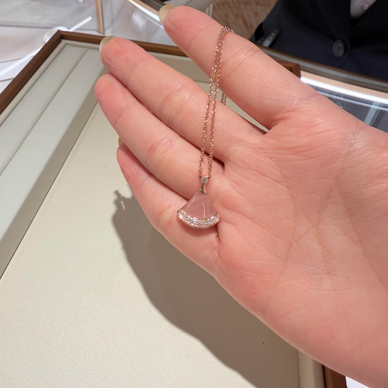 New Limited Edition Original Quality 18K Gold Pink Chalcedony Mini Skirt Necklace for Women, Light Luxury Full Diamond Choker, Non-Fading