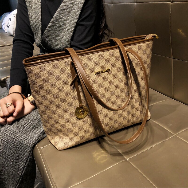 Hong Kong Brand Women's Bag 2026 New Model High-End Lightweight Large-Capacity Commuter Handbag Shoulder Tote Genuine Leather Large Bag