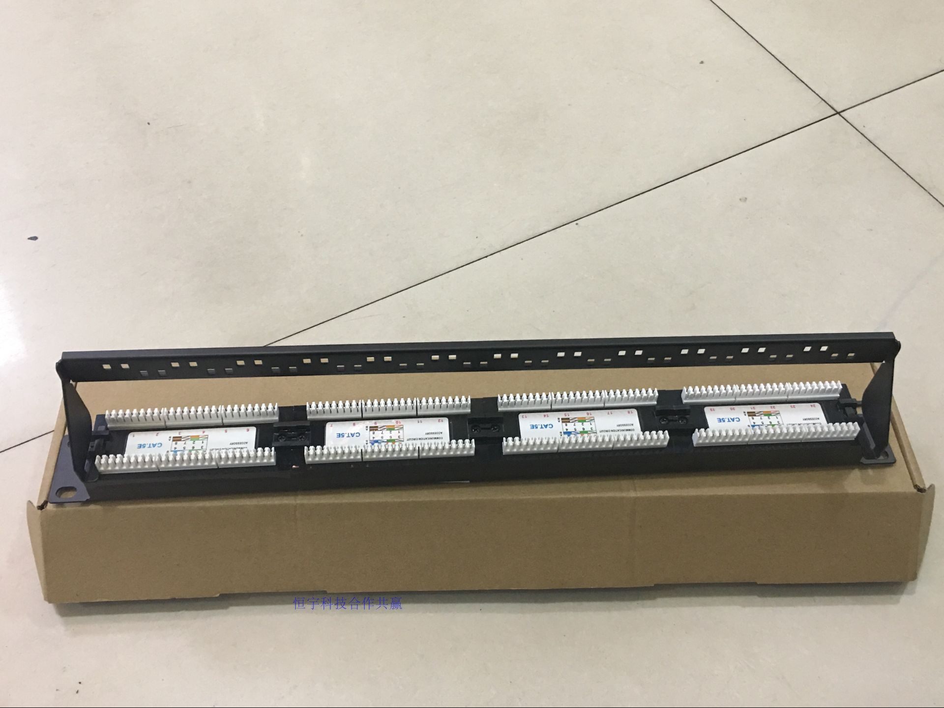 Super five types of 24-port network crystal head distribution frame 19-inch network cable distribution frame with ring management frame tested