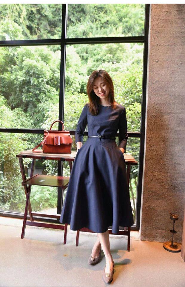 Đầm dài tay cổ tròn dáng chữ A tay bảy tấc phong cách thanh lịch — Màu xanh đậm, Màu xám nhạt chi tiết 1