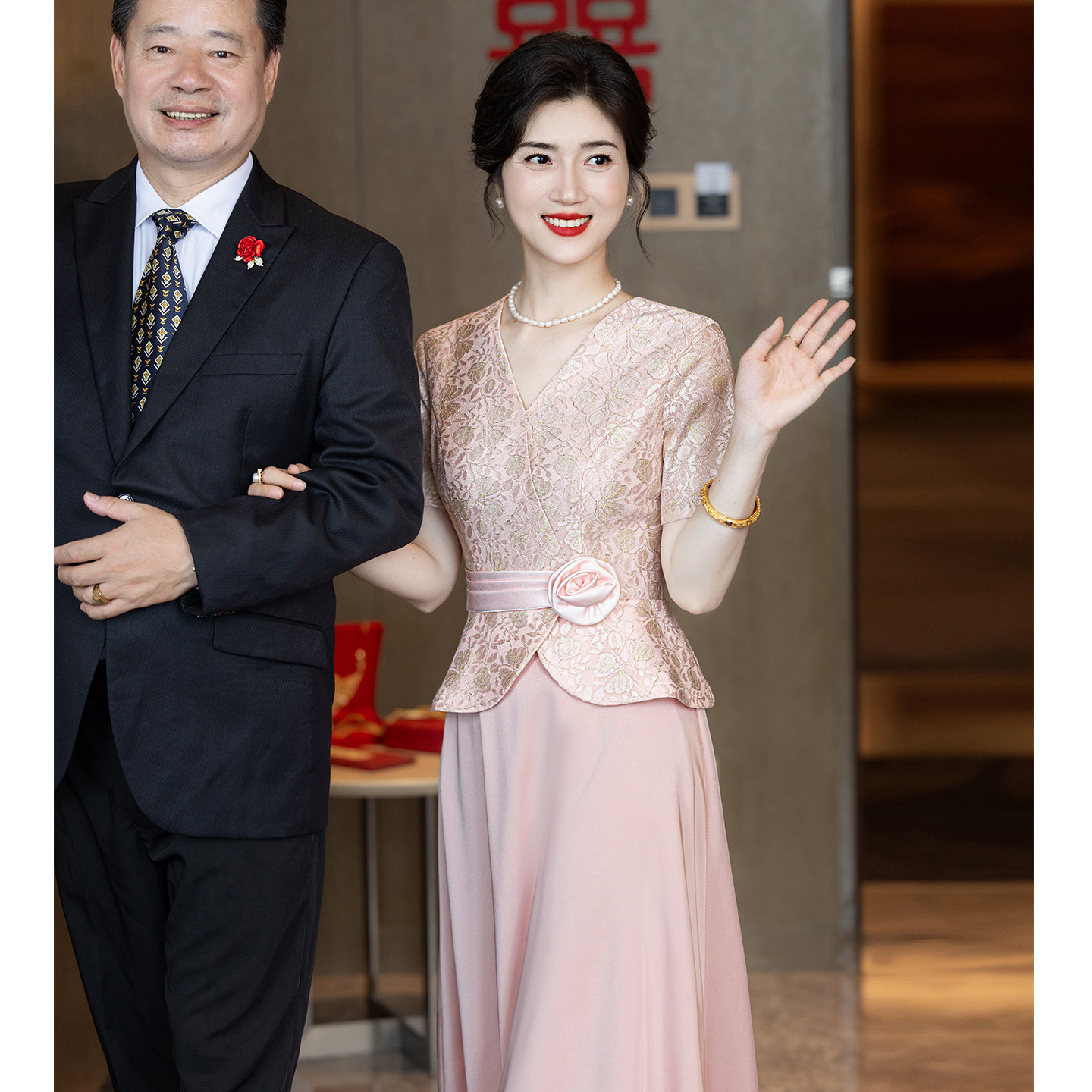 Розовое свадебное платье счастливой свекрови cheongsam для молодой замужней мамы, свадебное вечернее платье в благородном западном стиле, маленькое, высокого класса