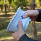 Полюсная вода горшок горшок с зеленым растением вода лотция