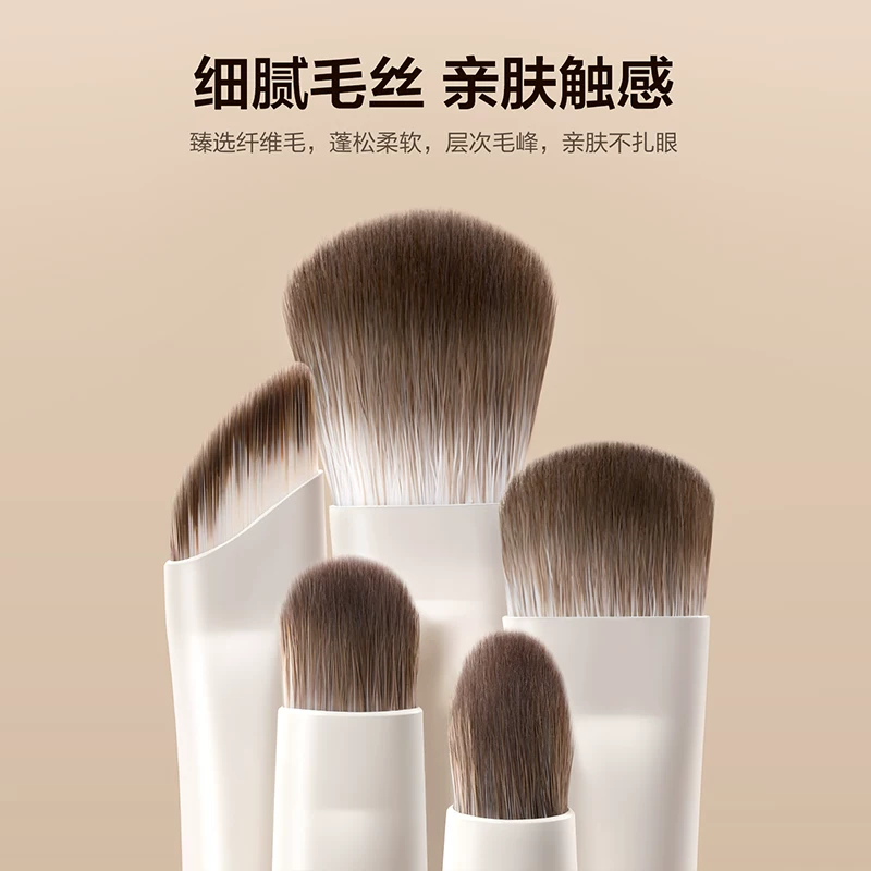 Brush, small eye pencil, for beginners