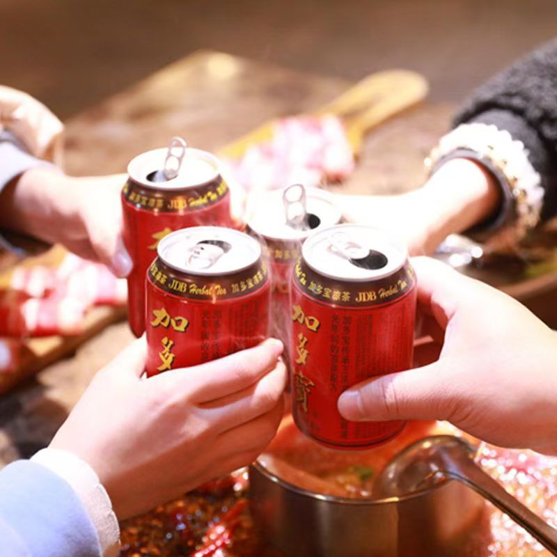 加多宝凉茶32盒畅饮装：炎炎夏日里的清凉守护神，你值得拥有！