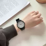 Кварцевые летние брендовые мужские часы подходит для мужчин и женщин для влюбленных, подходит для подростков, подходит для студента, простой и элегантный дизайн