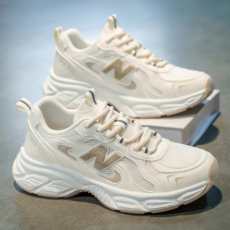 BASIUM吻朵复古老爹鞋：夏日百搭，做旧真皮的魅力不容错过🌟