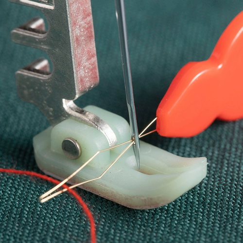 Патриотные пожилые люди с иглой пенетратор швейной машины лидер пирсинг инструменты и ритуалы иглы перфорированные