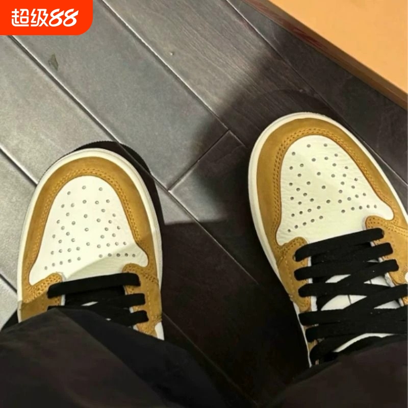 2026 Jordan 1 Rookie Brown and White Retro Basketball Shoes for Men and Women, Flat Casual Shoes, Versatile Student Sports Sneakers for Outdoor Use 2026 Jordan 1 Rookie Brown and White Retro Basketball Shoes for Men and Women, Flat Casual Shoes, Versatile Student Sports Sneakers for Outdoor Use