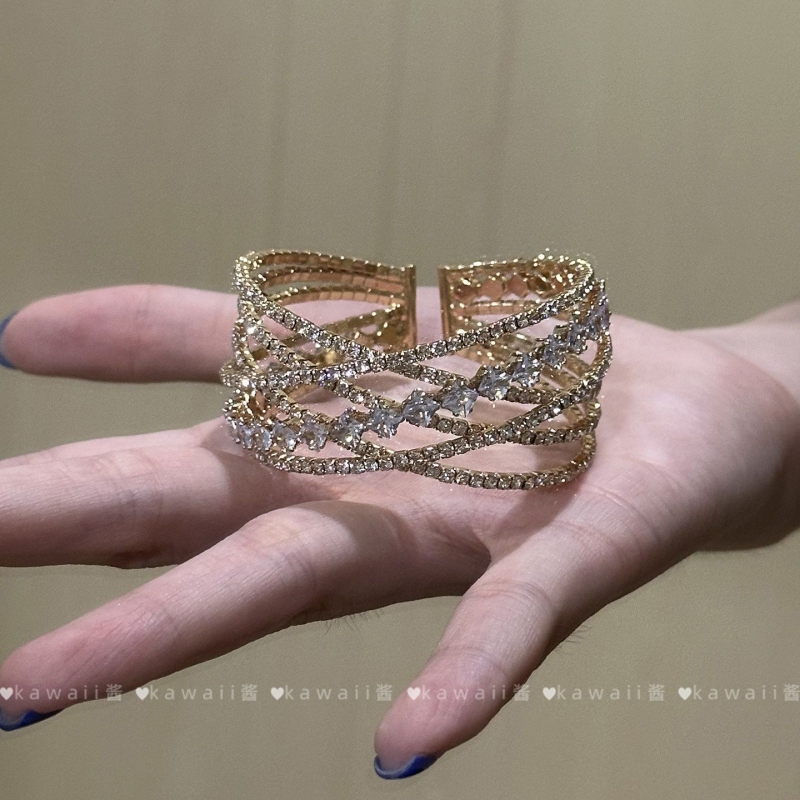 Vintage Sparkling Multi-Layered Cross-Studded Diamond Bracelet, Light Luxury Exquisite Wrist Accessory, Niche High-End Wrist Jewelry