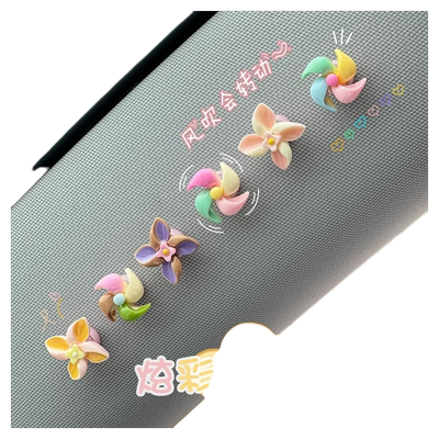 新款车载小风车旋转陀螺创意装饰贴小摆件中控台车内饰品女士可爱