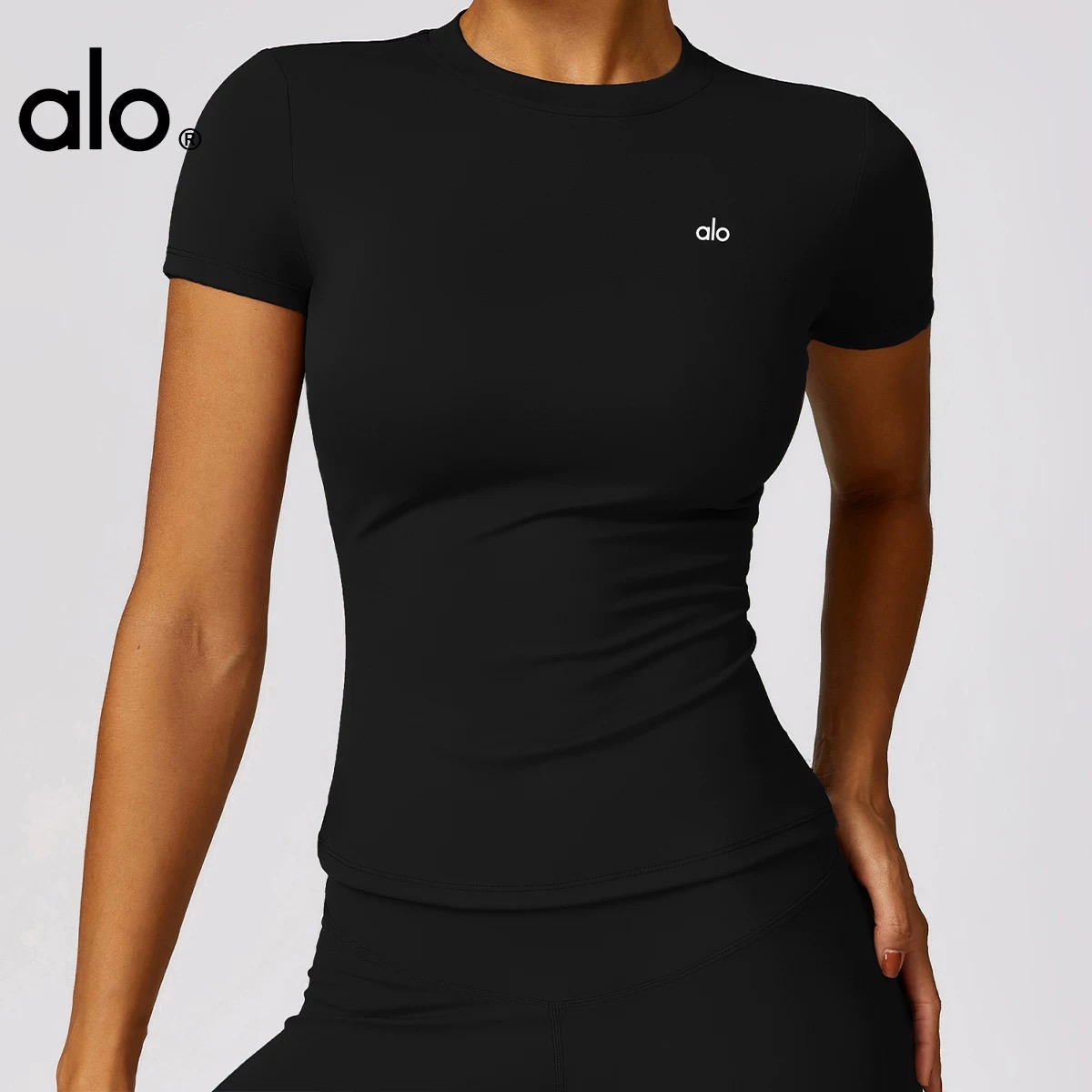 『美品』ALO yoga Tシャツ短丈　XS 美品』ALO yoga Tシャツ短丈 XS ロサンジェルス ALO Yoga(アロー