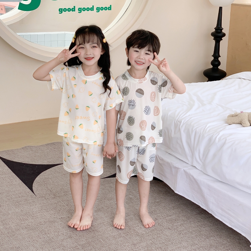 <!--夏季新款中小童冰丝休闲家居服男童女童清薄透休闲气短袖短裤套装-->