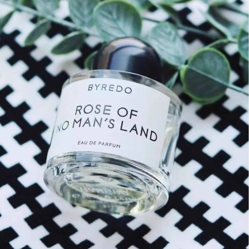 Spot no man's land rose super cedar inflorescence white romantic fragrant fragrance long-lasting fragrance fragrance