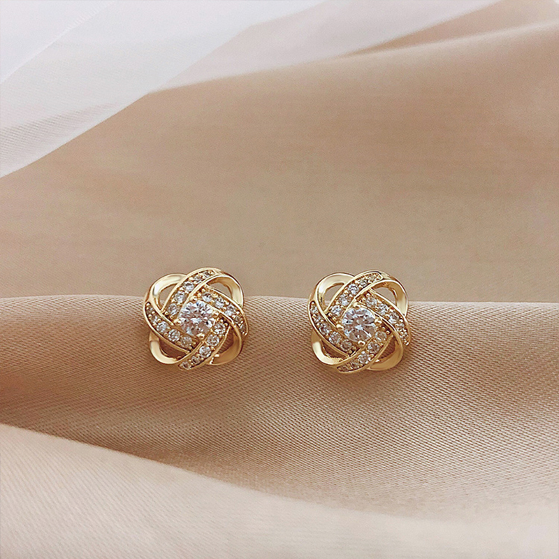 Four Leaf Grass Pure Silver Ear Nail Woman 2022 New Temperament Brief Earrings Method Lukewarm Wind Advanced Sensation 2021 Chaos