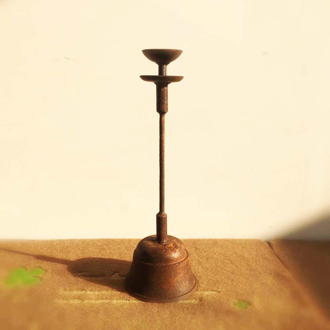 Old Iron Lamp Comeback Ancient Lamp Terrace Zen tea cast iron lamp Crisp Oil Lamp Desk Old Candle Holder Chinese Antique Decoration